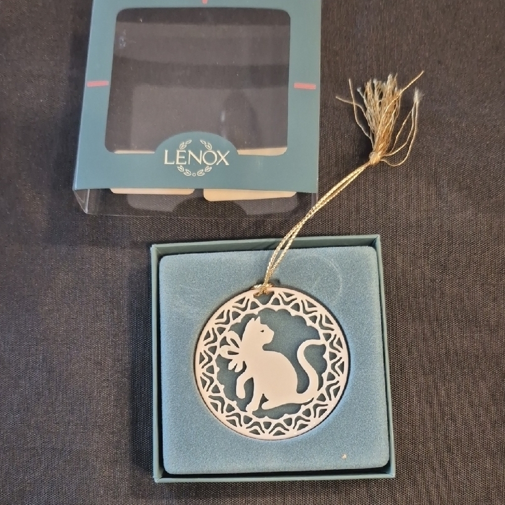 Lenox Yuletide Cat Ornament Made Of Bone China 1994 Series - Picture 3 of 5